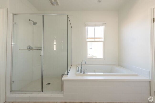 Building Photo - 68 Meander Rental