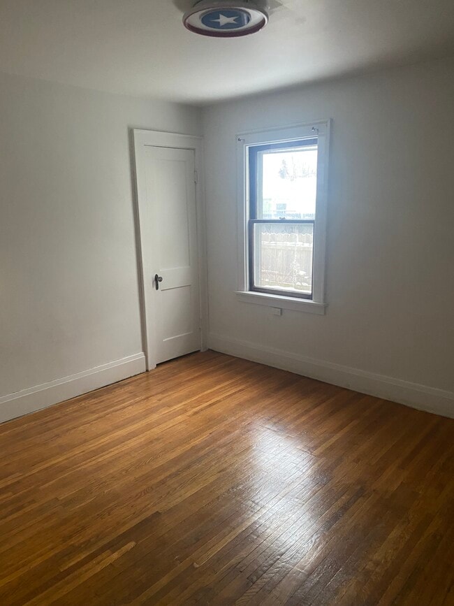 Photo - 470 Winspear Ave Unidad 1st floor