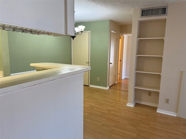 Photo - 2121 Hepburn St Unit 1102