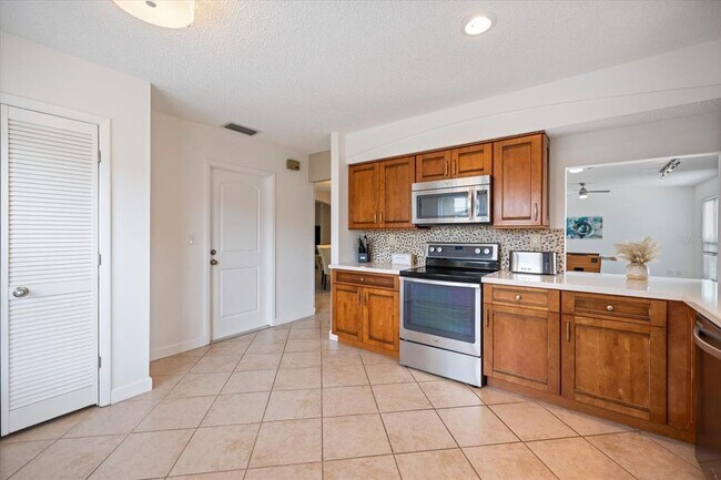 Photo - 818 Plum Tree Ln