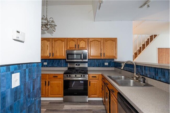 Photo - 1844 W Henderson St