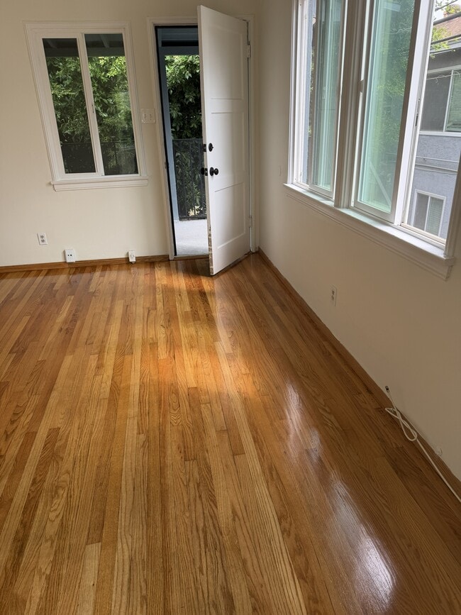 Photo - 1210 N Kenwood St Unit 1210