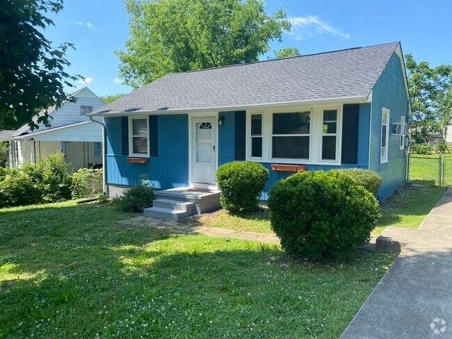 Building Photo - 206 Hickory St Rental
