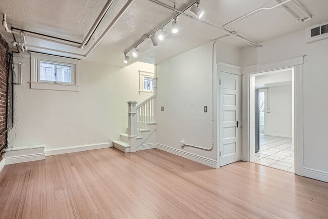 Photo - 954 N Pearl St