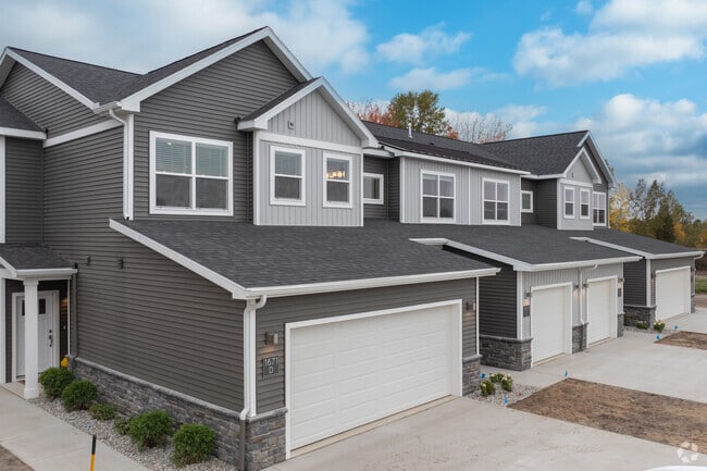 Building Photo - The Summit at Harvey Townhomes