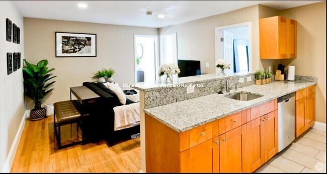 Building Photo - 3 bedroom in Brookline MA 02446 Unit 6 Rental