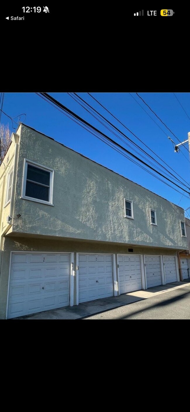 2450 Oak St