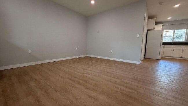Photo - 923 W 75th St., LLC