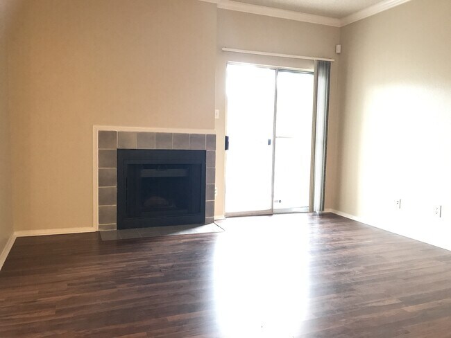 Photo - Awesome 1/1 in Great Location Unidad 2003