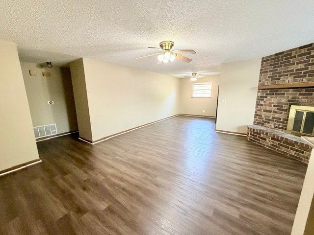 2201 Pin Oak Dr Unit B
