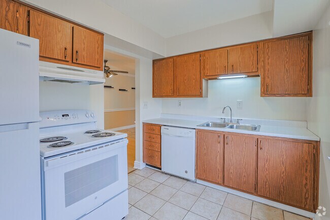 1BR, 1BA - 700SF - Kitchen