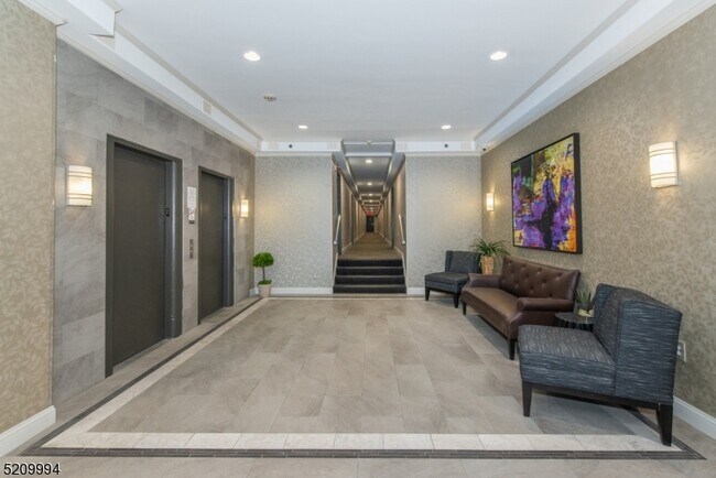 Photo - 465 Valley St Unit 3M