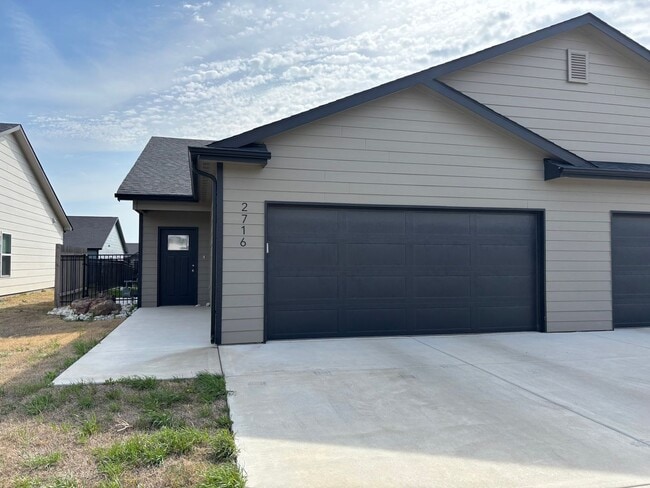 Building Photo - 2714/2716 Greenleaf Unit 2716 Greenleaf