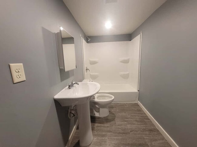 Photo - 424 1/2 N Wheeler Ave