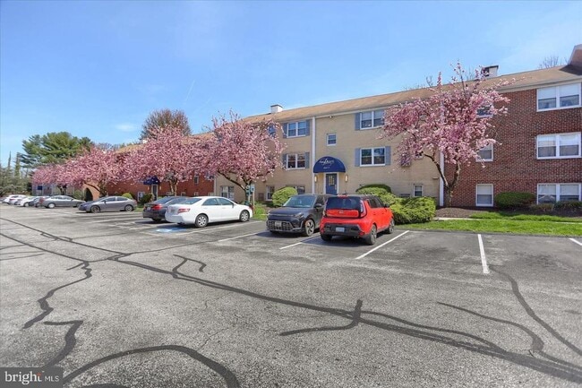 Building Photo - 4411 Falls Bridge Dr Unit B