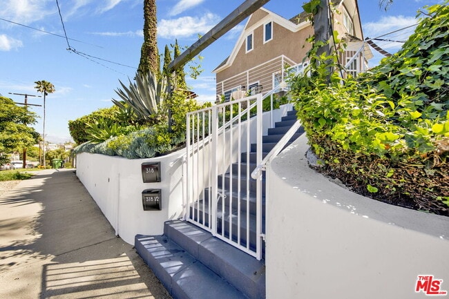 Photo - 318 Parkman Ave