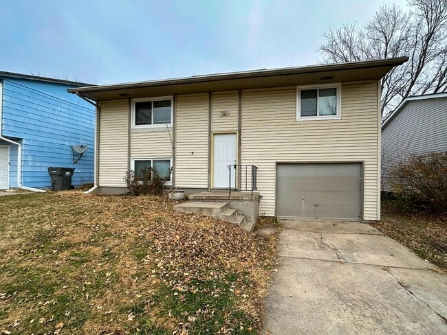 Photo - 2130 Essex Rd