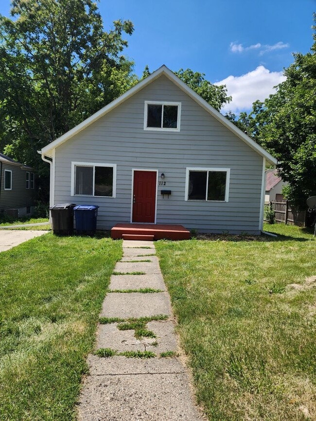 Building Photo - 2 Bed and 2 Bath Home