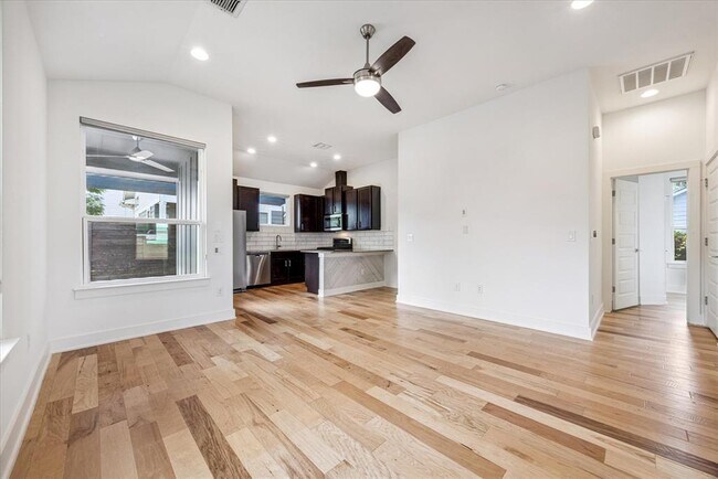 Photo - 1300 Walnut Ave