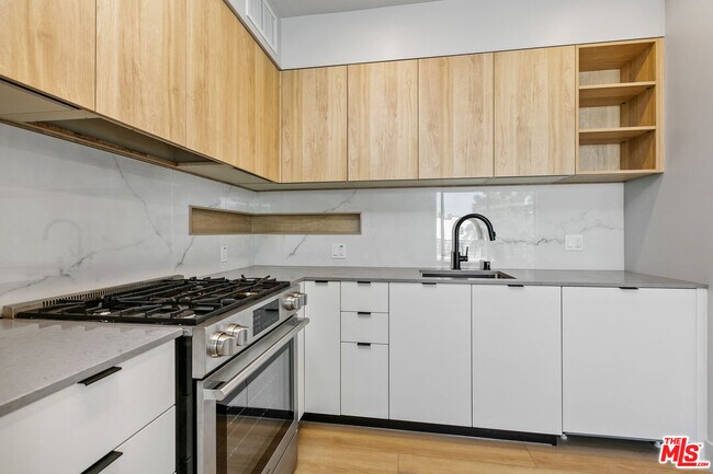 Photo - 12431 Rochester Ave Unidad PH7