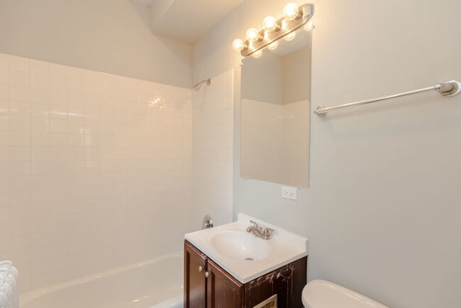 Photo - 431 E Oakwood Blvd Unit 21