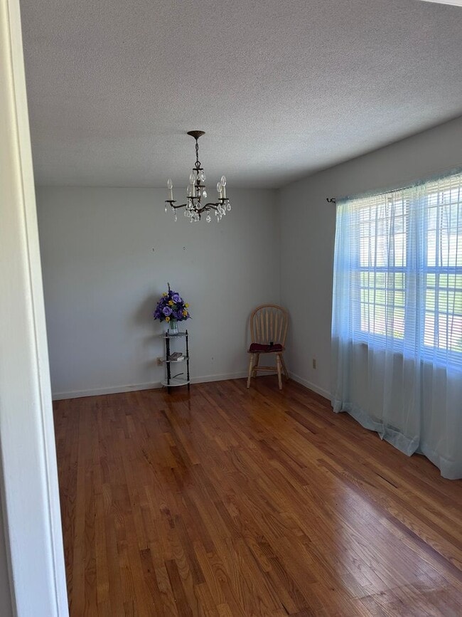 Photo - 1706 Danenhower Rd