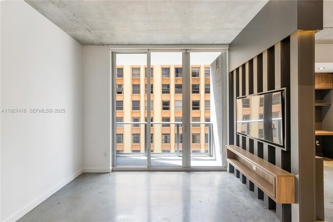 Photo - 151 SE 1st St Unidad 905