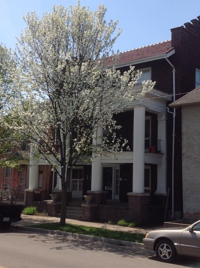 Building Photo - 422 N 6th St Unit Apt. 3