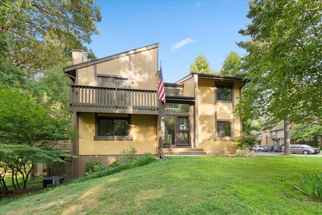 Building Photo - "Luxurious Reston Retreat: Spacious 2400 S... Rental