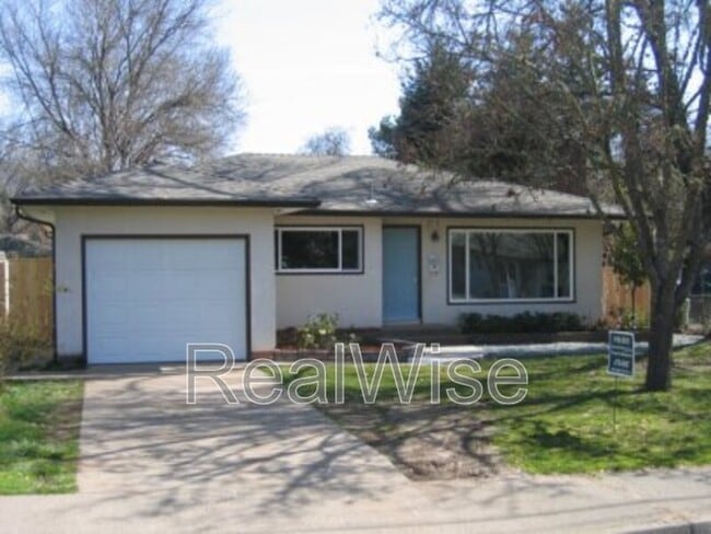 Building Photo - 443 NE Baker Dr