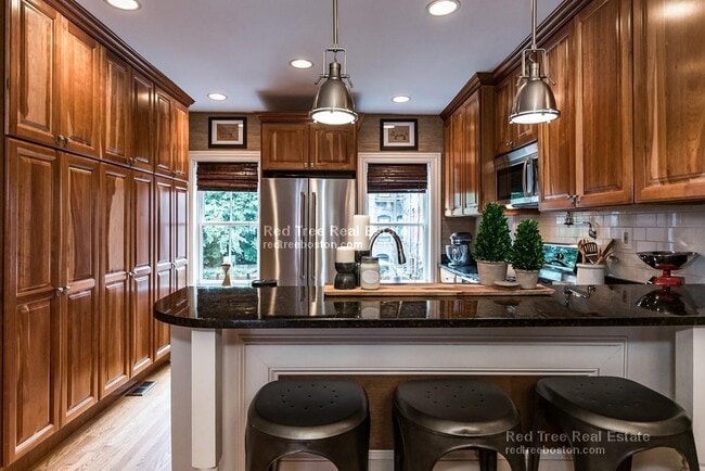 Building Photo - 1 Greenwich Ct Unit 1 Rental