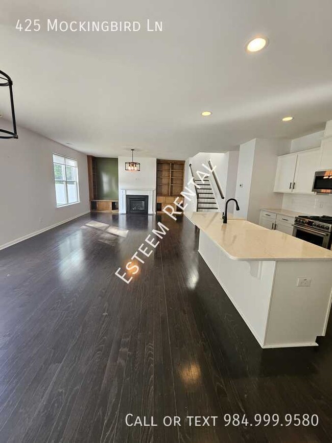 Photo - 425 Mockingbird Ln