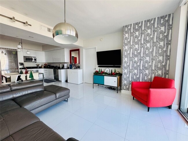 Photo - 92 SW 3rd St Unidad 2112