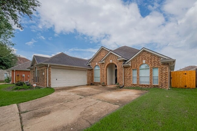 Photo - 311 N Esplanade Ln