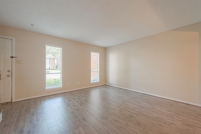 Building Photo - 10217 Longmont Dr