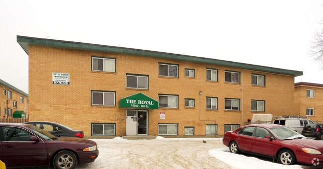 Building Photo - Royal Manor