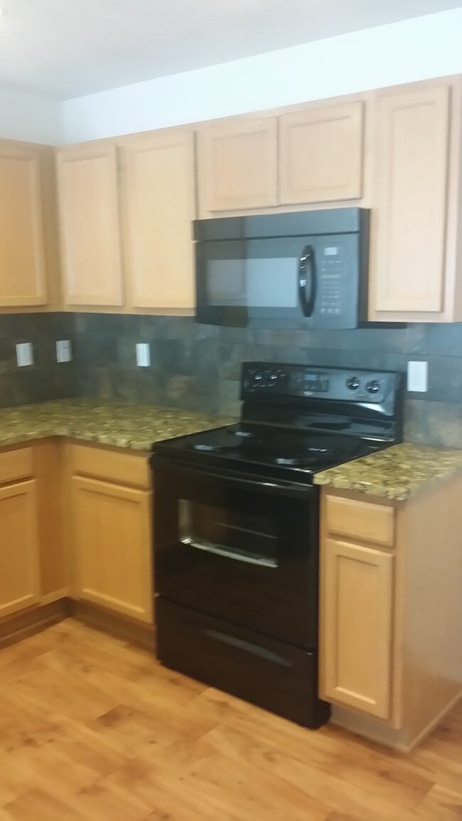 Photo - 10811 Fort Point Ln NE