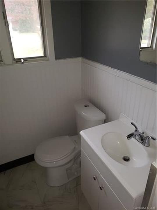 Baño - 2708 Lasalle St