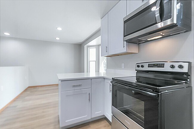 Photo - 2414 Commercial Ave