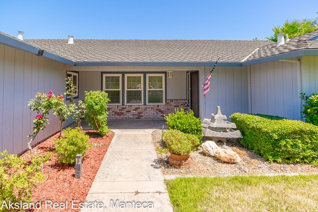 Photo - 1635 Crom St