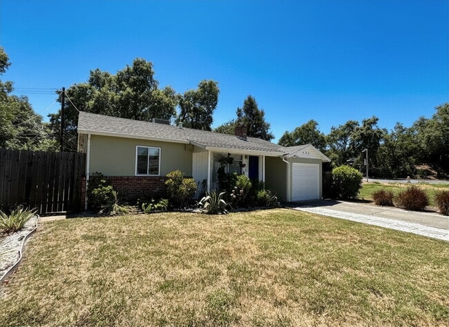 Building Photo - 1110 Sherburn Ave
