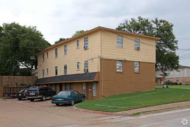 2215 Riverview Dr