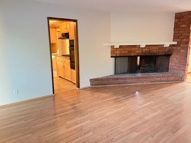 Photo - Large 2 Story: 5 Bedroom 5 Bath Pool Home With Family Room,