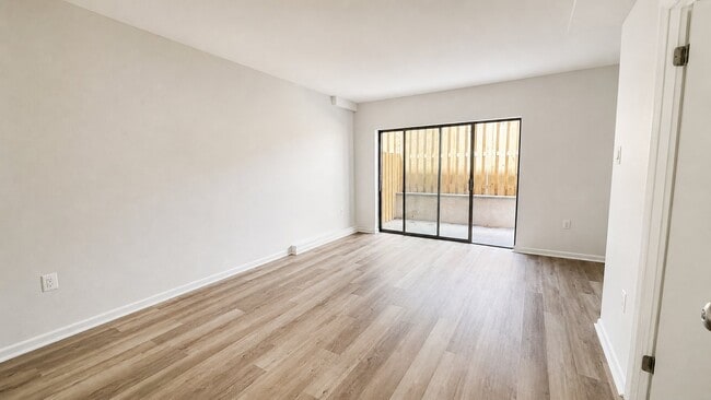 Photo - 4465 MacArthur Blvd NW Unit 4