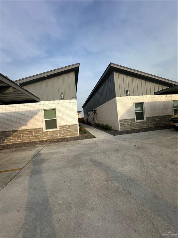 Building Photo - 11 Playa Dr Unit 3