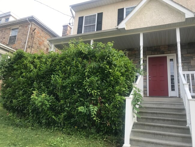 Photo - 225 W 5th Ave House