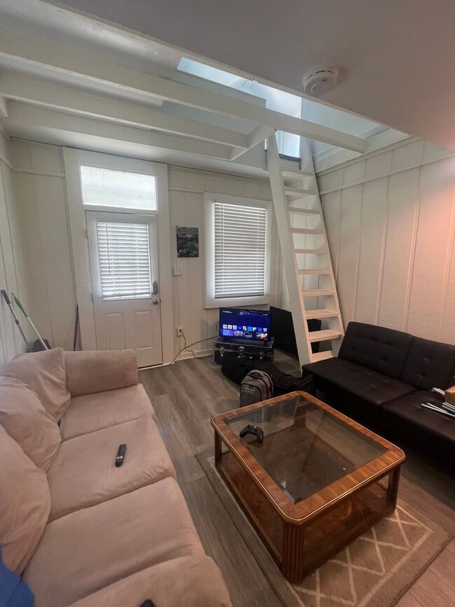 Photo - 2bd/1ba with New Appliances Near Campus Text 510-631-1171