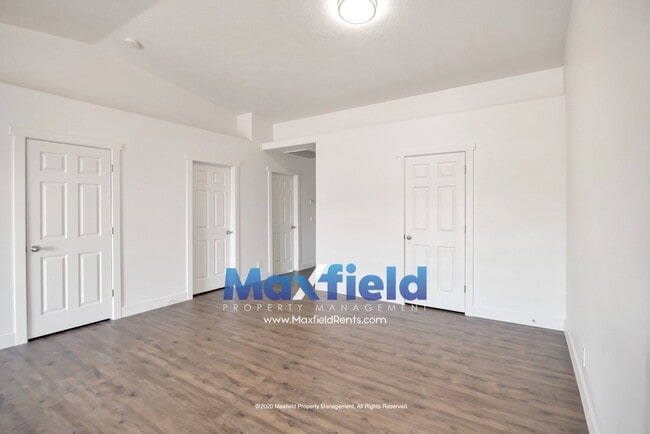 Photo - Upstairs Unit - St George - Near Costco and Home Depot Available Now - 3 BD 2 BA 2 GAR Unit 3