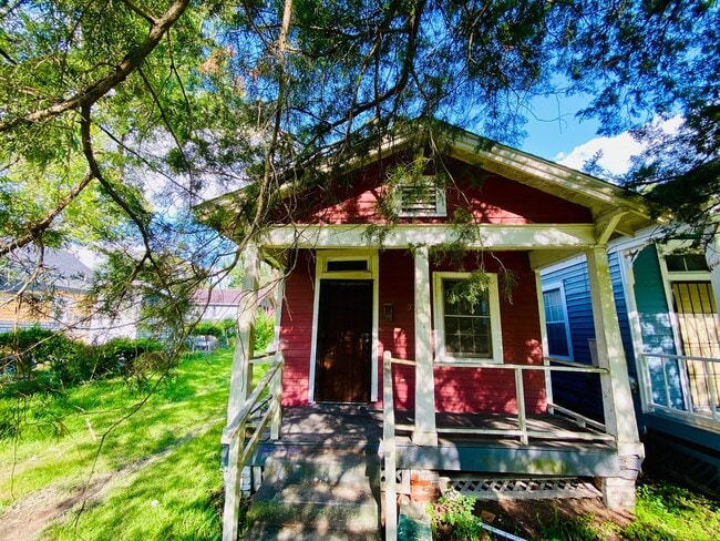 Building Photo - Cozy Shot Gun Home near downtown Mobile