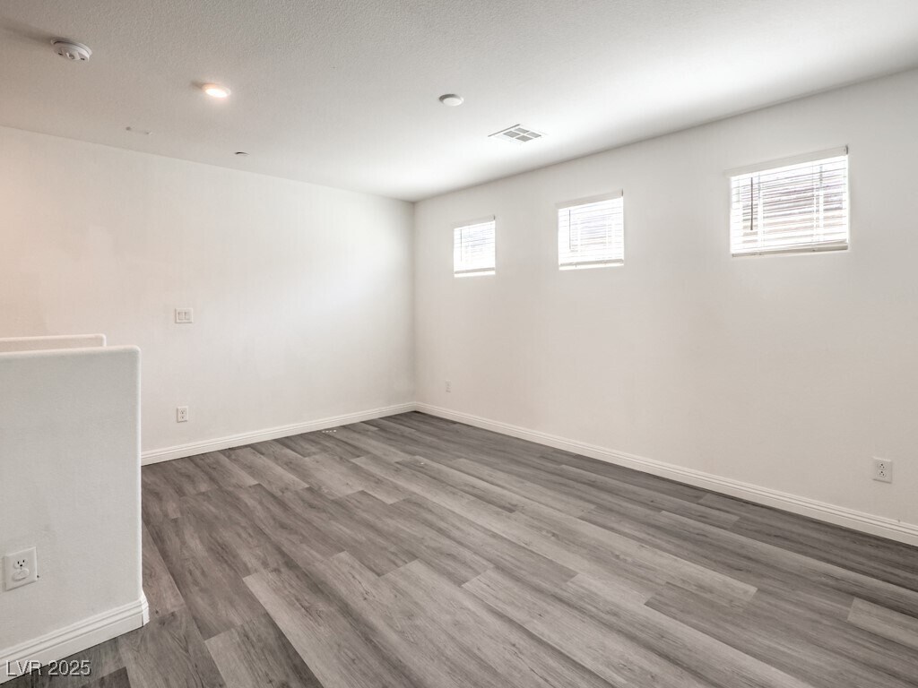 Photo - 6077 Castle Gardens Ave